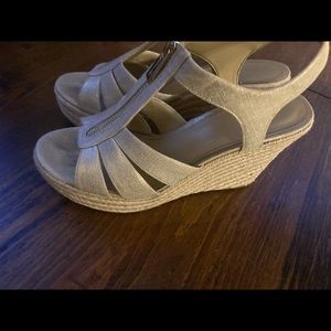 Size 9 MICHAEL MICHAEL KORS
Women's Berkley Espadrille Wedge Sandals